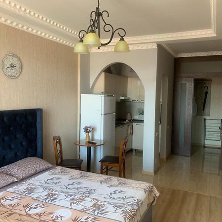 Berapartment With Mountain View บาทูมิ ภายนอก รูปภาพ